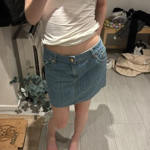 Jeanskjol  - Snygg jeanskjol i tippenskick! ☺️