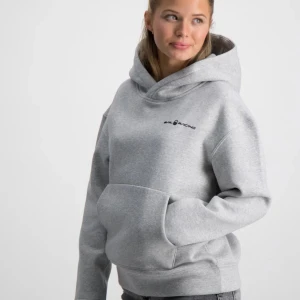 Sail  Racing hoodie - Jättemysig nästan helt oanvänd Sail Racing hoodie. Säljer du det inte är min stil längre. Jag är ca 160 och passar bra på mig.💗