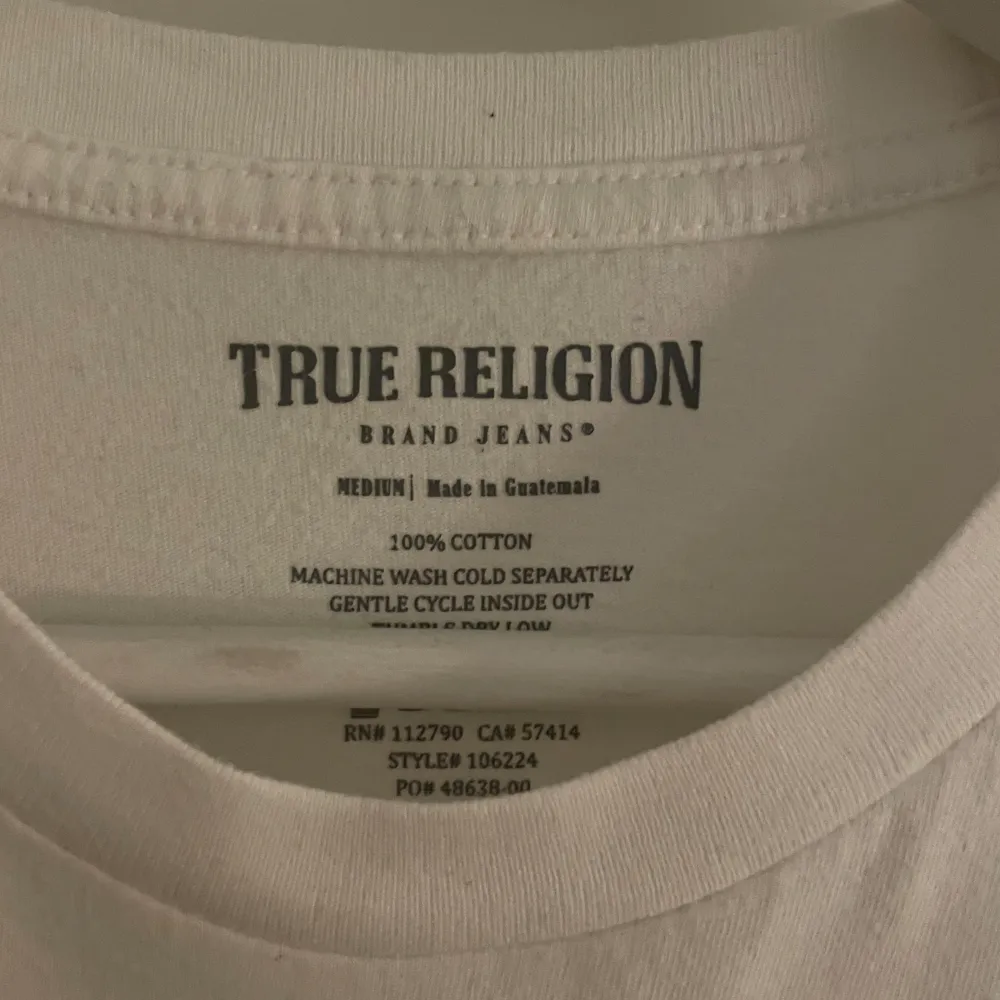 Otroligt fin t-shirt från True Religion köpt i Wien för ett tag sen. Använd bara ett par gånger, som ny! Passar vem som helst. Slutsåld online! Priset kan diskuteras vid snabb affär. 🩵. T-shirts.