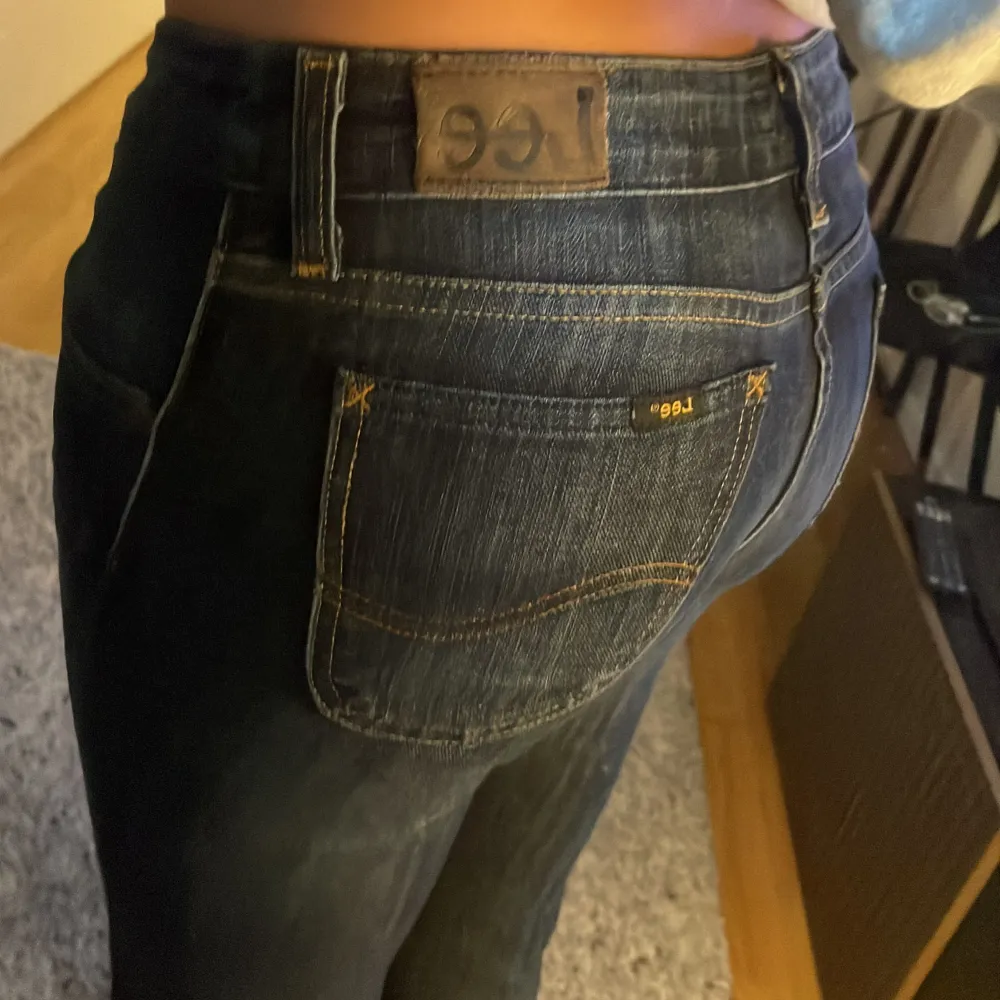 Säljer ett par Lee jeans i bra skick. Skriv vid intresse. . Jeans & Byxor.
