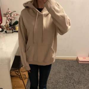 Beige Hoodie från hm, i strl xs💕