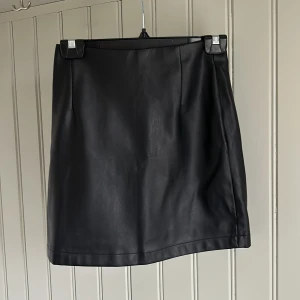 Skinnimitation kjol bikbok - Mycket bra skick! 