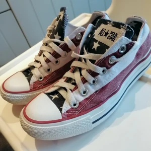 Snygga Converse 37,5 - Tvättade och fräscha i storlek 37,5 Fint Skick! 