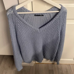 Blå stickad tröja  - Från lager 157, fint skick