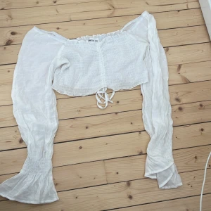 Vit sommar top - Vit sommartopp. Storlek L . Fint skick