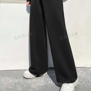 Mjukis byxor👖✨ - Super bekvämt! Det är verkligen fantastiskt att det håller så fint i midjan!skönt att gå runt med hemma ✨⭐️