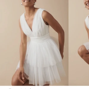 Studentklänning  - Helt oanvänd studentklänning, säljer för har hittat en annan som jag ska ha! Storlek 34! Nypris 599 Säljer för 450🤗