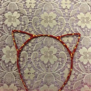 Handgjord Tyg Diadem  - Helt ny  Finns fler färger kvar  35kr/st 