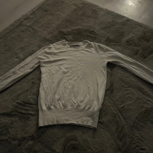 Zara tröja  - En jätte fin zara tröja som var väldigt inne förut, säljer den för den tyvär inte kommer till användning längre 