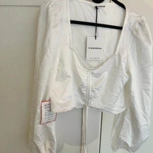 Vit oanvänd blus - Strl 36