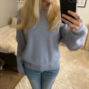 Super snygg tröja - Supersnygg tröja från Gina tricot i storlek L. Använd en gång och inga defekter! Klicka gärna på köp nu💕
