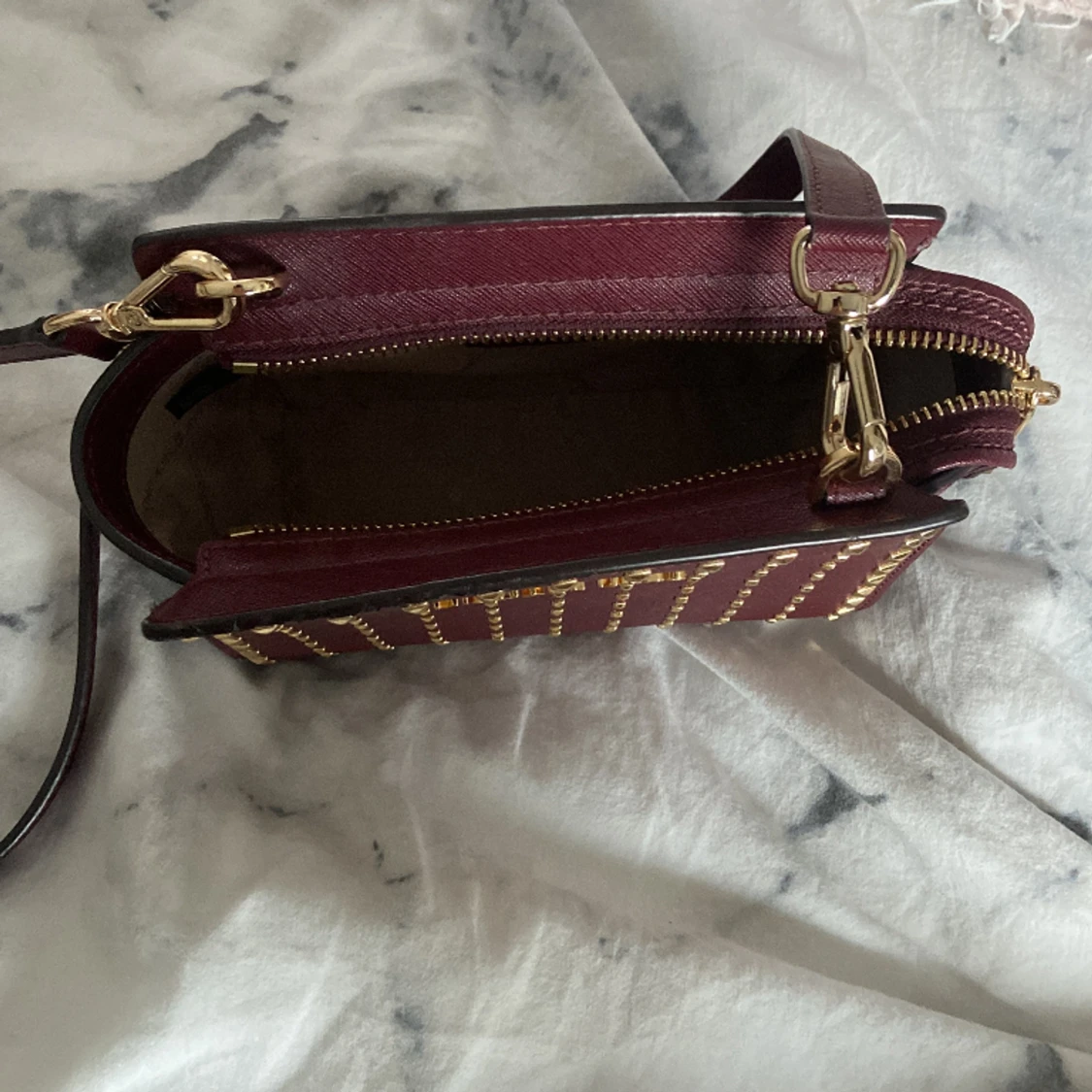 Michael kors axelremsväska  - 90