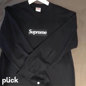 Supreme box logo long sleeve - Supreme longsleeve navy Köpt från stockx, 100% autentisk, skick: 9/10, går för runt 3000kr deadstock, Mitt pris: 1600kr