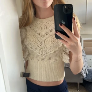 Zara topp - Säljer denna skiitttt snygga och eftertraktade topp från zara! 