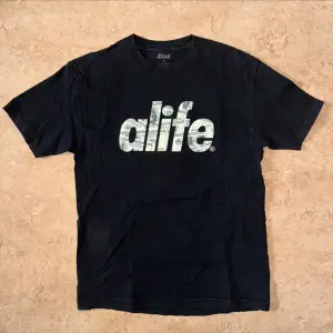 Alife T-shirt med snyggt tryck