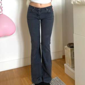 Så fina lågmidjade gråa jeans!🤩W27 l34
