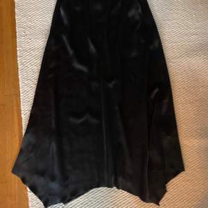 Nanushka kjol, aldrig använd. Priset kan diskuteras vid snabb affär 
