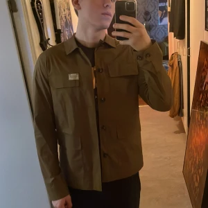 Scotch & Soda jacka - Stilig jacka till våren, mycket bra skick, som ny. Aldrig använt.