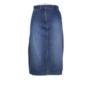 lång jeanskjol  - Supersnygg lite längre jeanskjol.