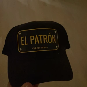 John hatter and CO keps - Kepsen säljs i mycket bra skick använd några gånger men annars mycket bra kvalite!