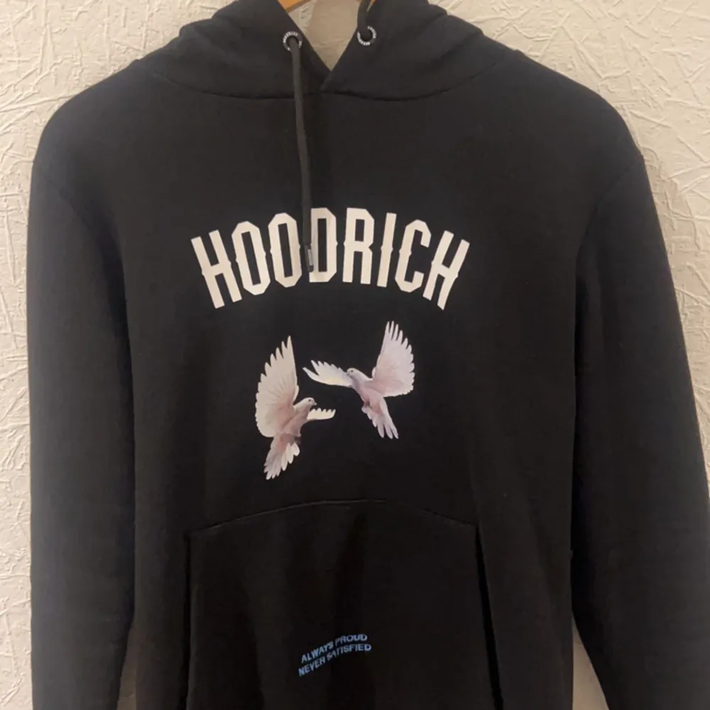 Hoodrich hoodie  Använd fåtal gånger  Storlek S . Hoodies.