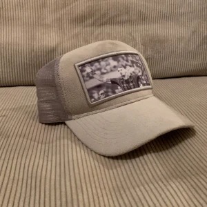 Velvet keps - Säljer min Limited edition Zlatan velvet keps. Köpte den av en kompis. Begagnad men i gått skick. Tar också byten! 