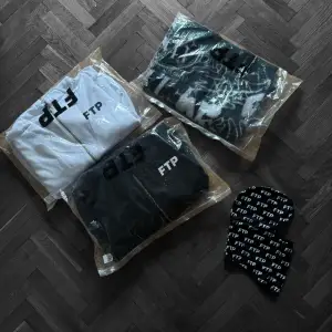 FTP  1x LOGO REVERSIBLE BLACK 1x LOGO REVERSIBLE WHITE 1x Knit  1x Ski Mask  DM TO PURCHASE