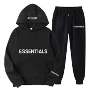 ESSENTIALS TRACKSUIT /ÄKTA - Storlek M / För fler bilder kom dm så löser jag en bild / äkta och kommer med påse kan prutas ner / använd