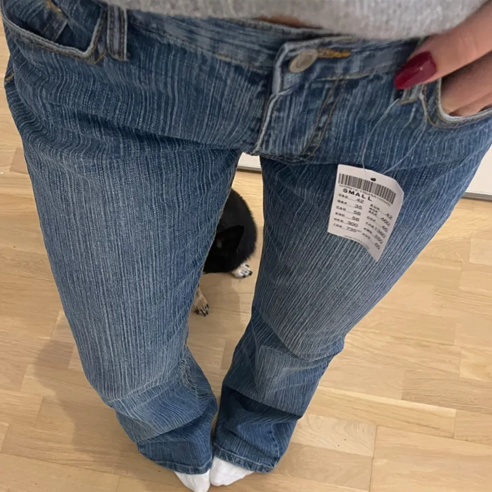 Jag säljer mina nya jeans som är för stora för mig, helt oanvända. Köpta på brandy Melville . Jeans & Byxor.