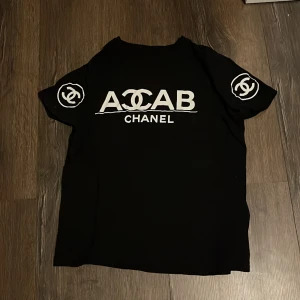 Svart T-shirt  - Helt ny skick 10/10