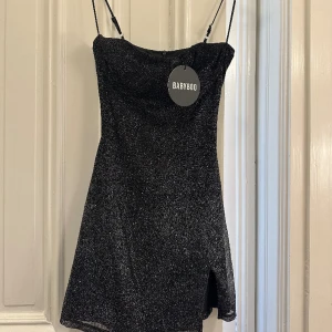 Glitter klänning  - Klänning från babyboo, aldrig använd!❣️