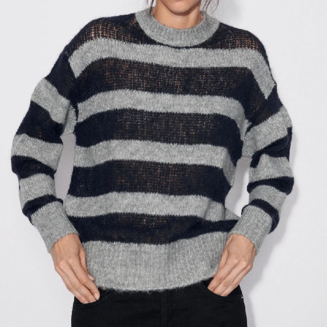 Stickad tröja zara, blå och svart randig