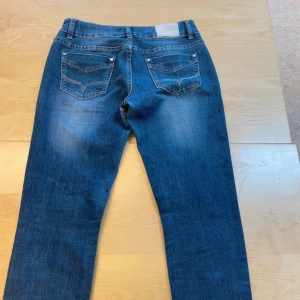 Jeans - Lågmidjade jeans i fint skick. Stretchiga 