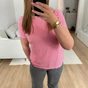 Randig tshirt  - Rosa-vit randig t-shirt 