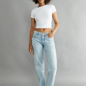 Low straight jeans  - Jättefina low waist jeans! Slutsålda på hemsidan men nypris 499kr🩷  Knappt använda, inga defekter!  