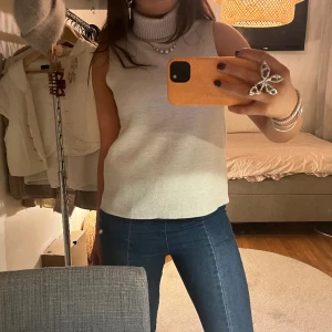 Stickat polo linne - Säljer denna supertrenidiga och snygga toppen!!!🐆👼🏼(enbart använd 2-3 gånger)