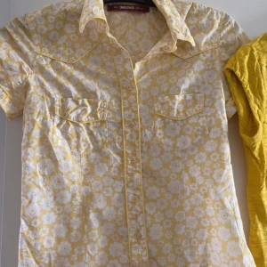 Sommarblus strl 34 - Fin sommarblus  Blommig  Strl 34  