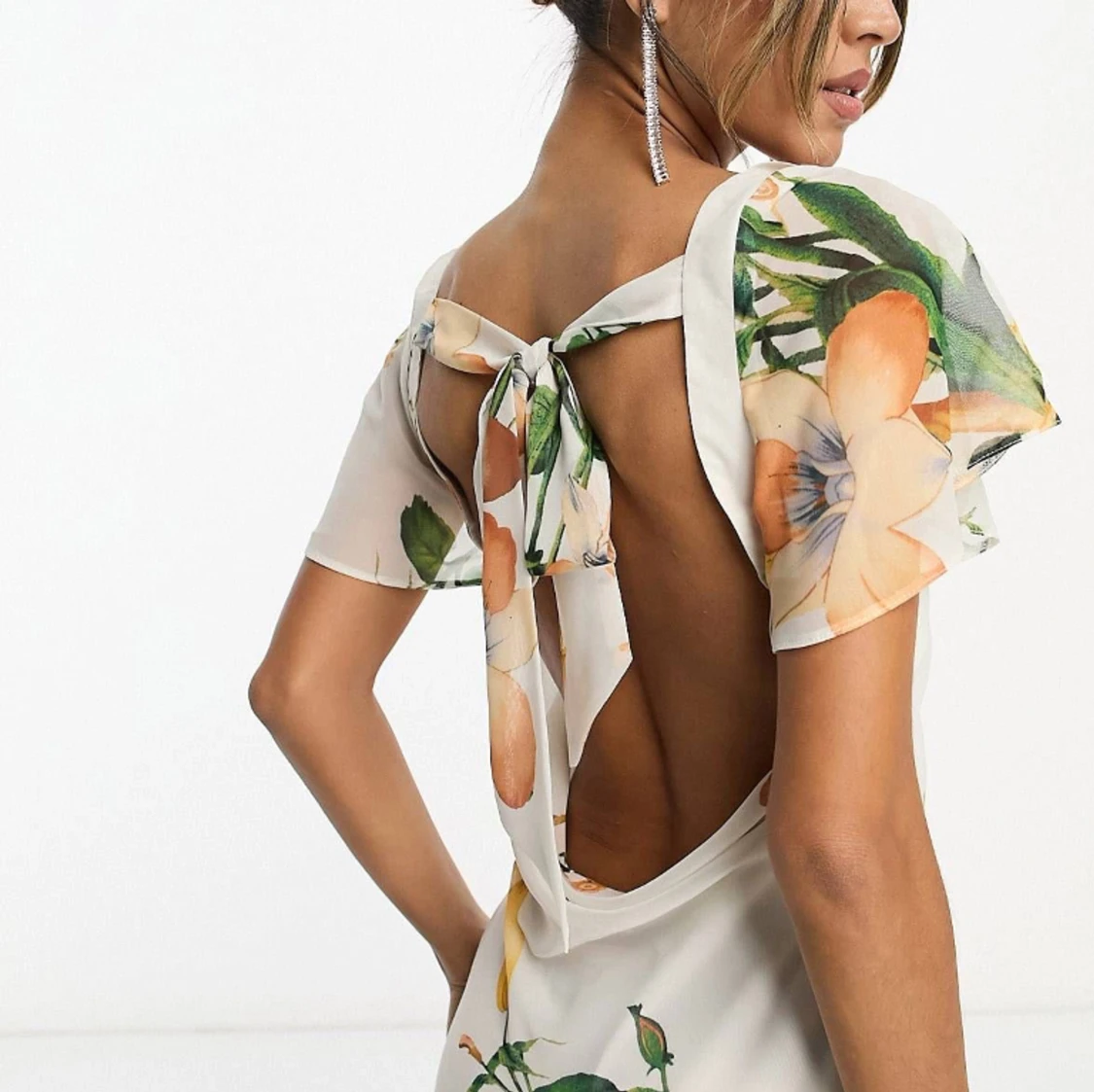 Vackraste midiklänningen  - 90