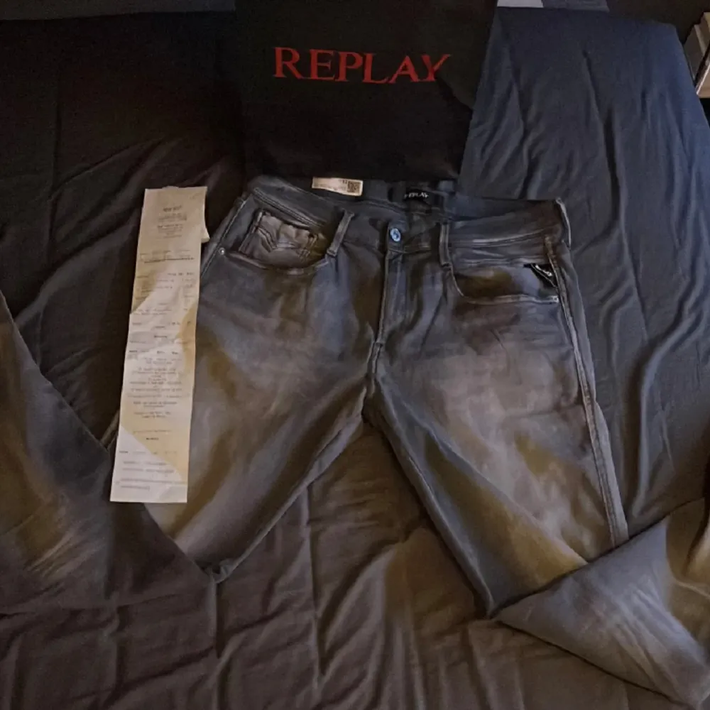 Säljer av mina Replay anbass jeans Helt nya, endast testade och all OG finns. Nypris 1,800:-  bara att höra av sig vid funderingar Allt gott, Hannes 🤝🏼. Jeans & Byxor.