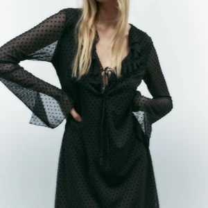 Zara klänning - Skriv för egna bilder😍💗