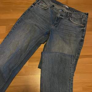 Jeans i bra skick men använda en del gånger i en viss period, sväljs pga att de inte passar längre 