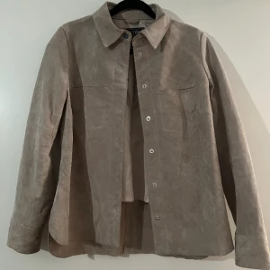 Jofama mockajacka - Nytt skick, sparsamt använd våren 2022 sen blev jag gravid och den har inte passat mig sen dess. 