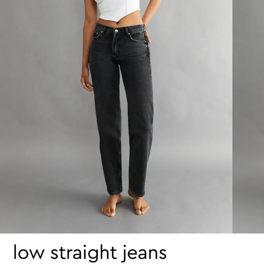 Säljer dessa low straight jeans fråg Gina Tricot i jättebra skick!. Jeans & Byxor.