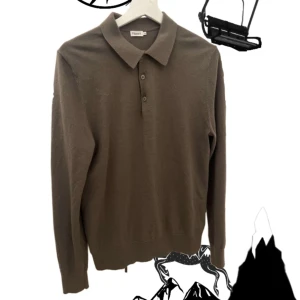 Fillipa k tröja - Sjukt snygg stickad fillipa k långärmad pike i lite beigegrön färg. Nypris ligger på över 1500kr och den är i otroligt bra skick. Tveka inte på att höra av er vid frågor!