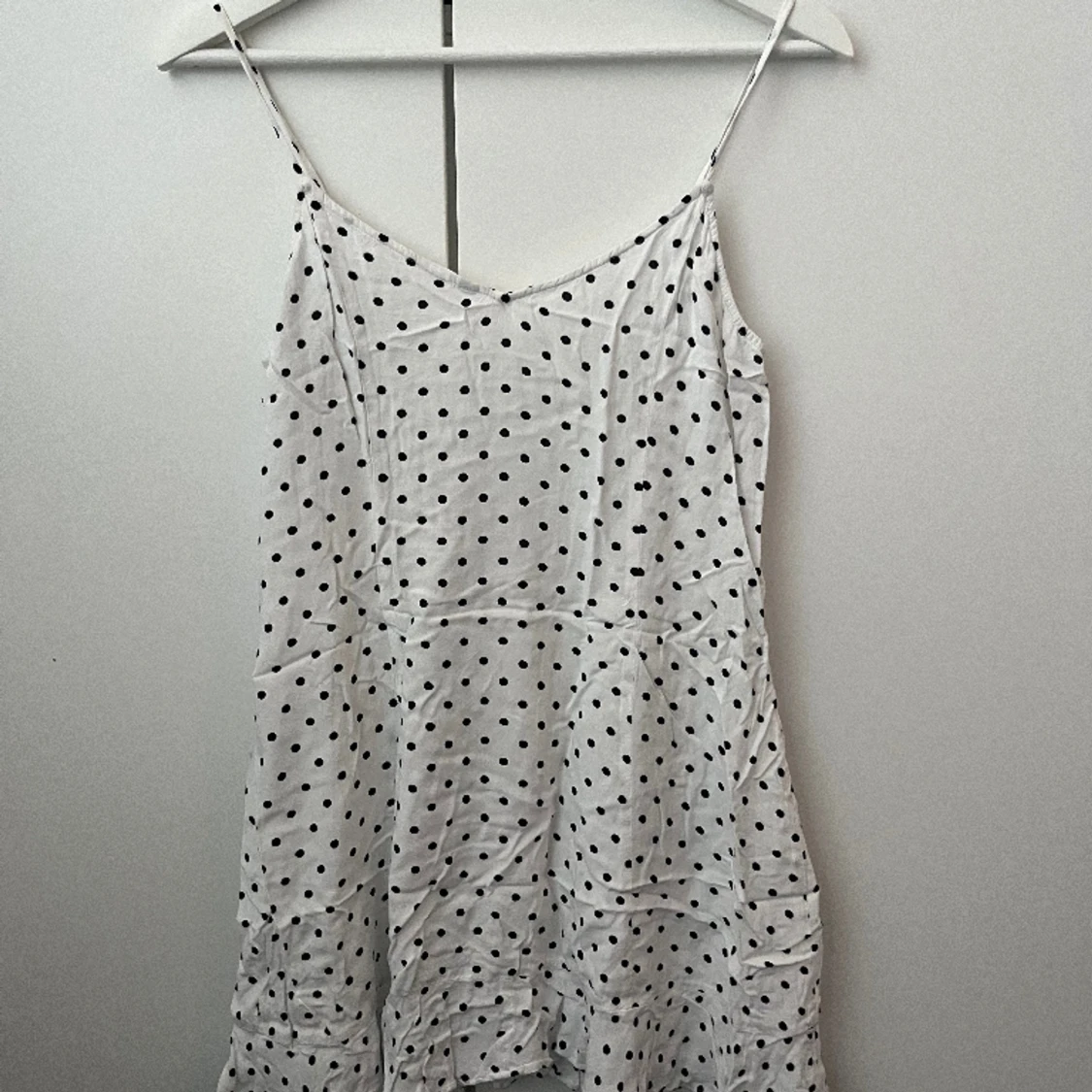 Prickig kort klänning - 90