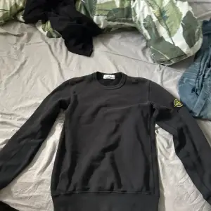 Säljer min stone island som är i väldigt bra skick och nästintill ny 