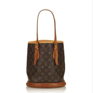 Louis Vuitton petit bucket  - Säljer min Louis Vuitton petit bucket som är i fint skick. Inköpt på auctionet där den är värderad och äktenhetsbedömd. Höjd exklusive handtag 26 cm