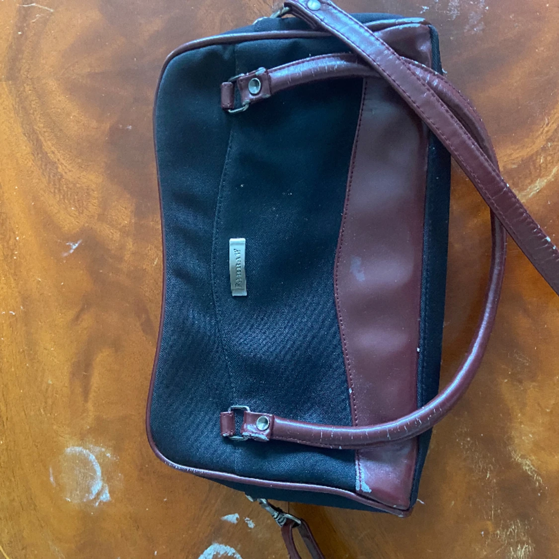 Svart och brun väska - 90