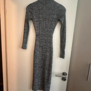 Klänning  - Fin klänning helt ny utan prislapp 