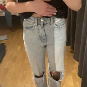 Ett par jeans från Gina som inte kommer till användning,jätte fina men börjar bli för korta för mig som är 166 ca